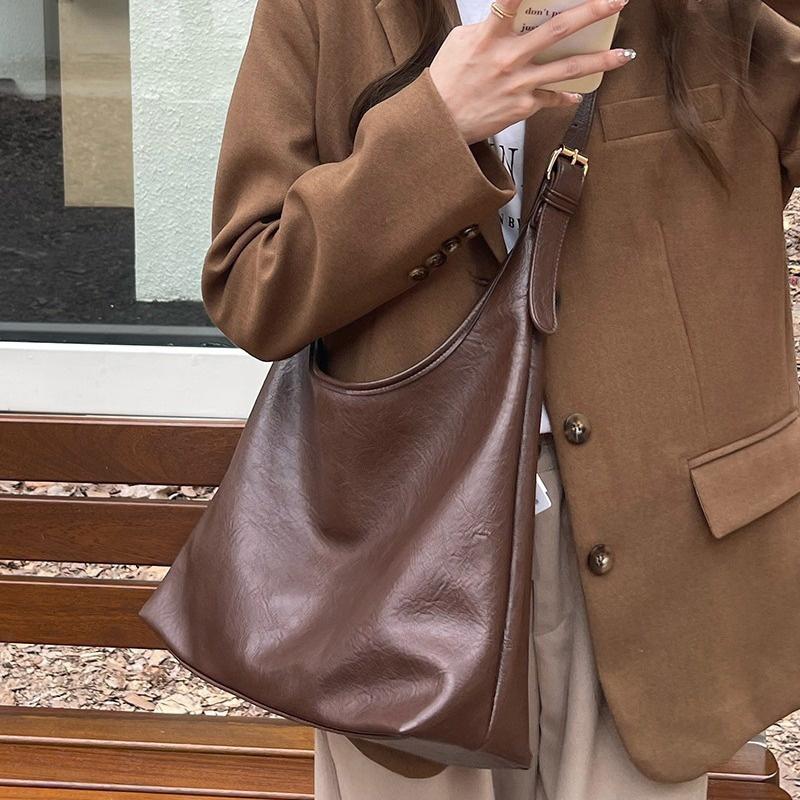 Large Capacity New Tote Bag Women Simplicity Soft Leather Shoulder Bags Lady Vintage Lightweight Commute Versatile Messenger Bag