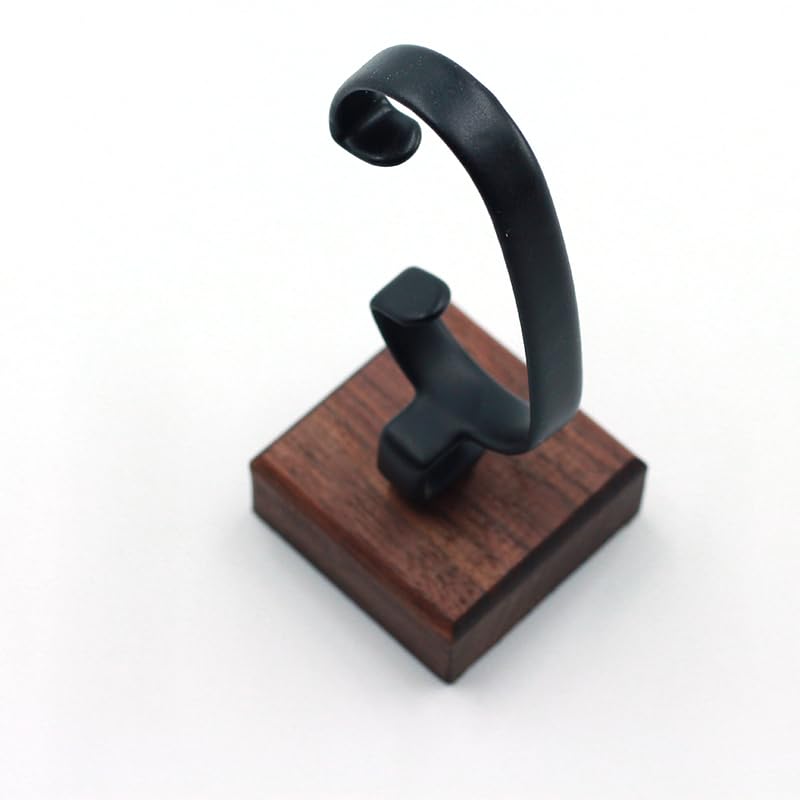 Stylowy drewniany stojak na jeden zegarek