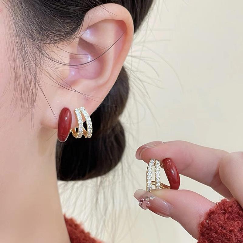Red C-type zircon mosquito coil disc ear clips without ear holes, autumn and winter niche light luxury high-end temperament earrings, stud earrings