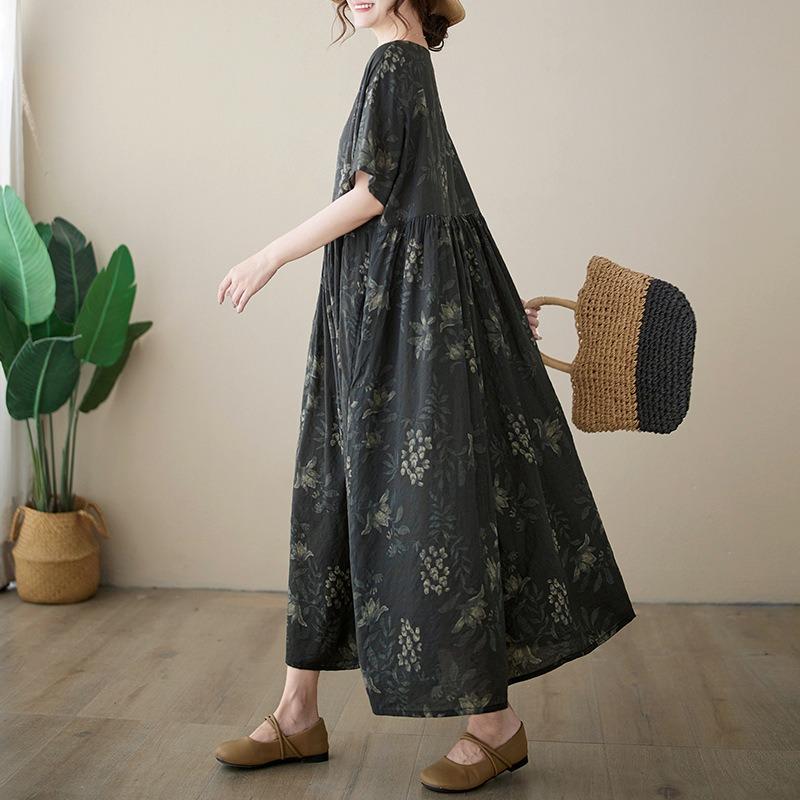 The Real Shot Is a New Summer Simple Literary and Loose Large-size Short-sleeved Round Neck Printed Dress for Women.