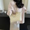 Large Capacity Chain Handbag Bag Women's Autumn and Winter New Fashion Diamond Shoulder Messenger Bag Commuter Tote Bag
