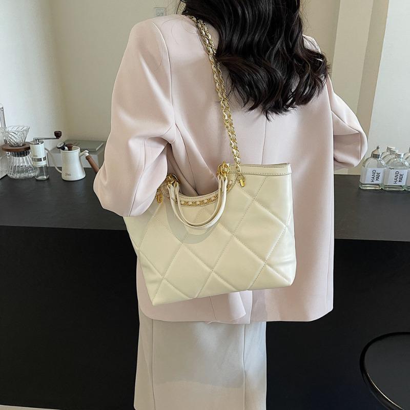Large Capacity Chain Handbag Bag Women's Autumn and Winter New Fashion Diamond Shoulder Messenger Bag Commuter Tote Bag