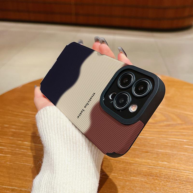 Vertikal genarbtes Lederhülle Liebes-Druckmuster Stoßfestes Weiches Silikon-Case mit Kameraobjektiv Vollschutz für iPhone