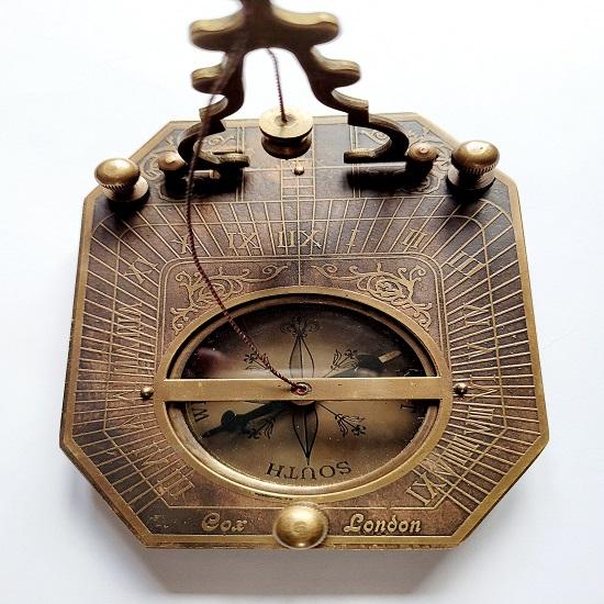 

Антикварный солнечный компас с деревянной коробкой Уравнение времени Cox London