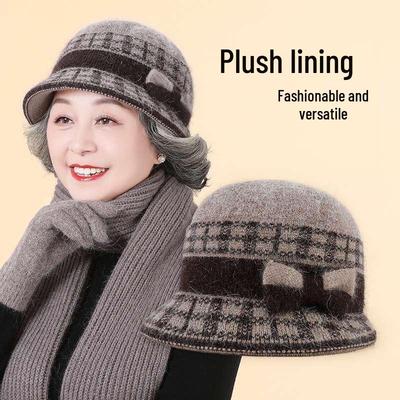 Cappello a secchiello lavorato a maglia foderato in pile invernale da donna anziana