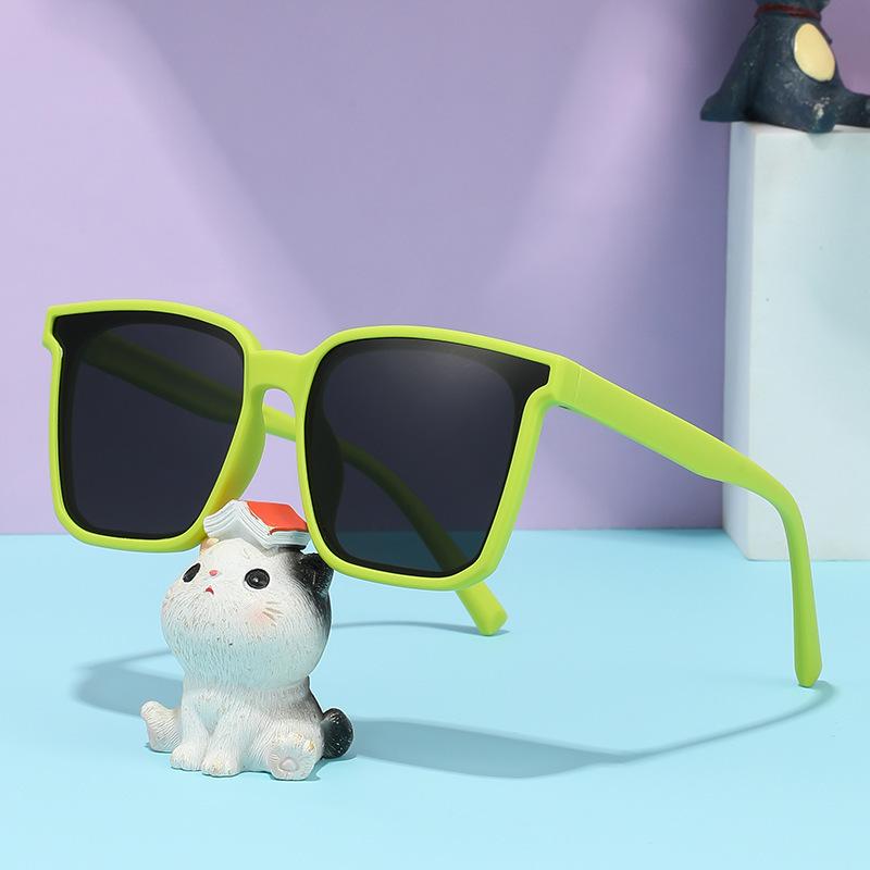 Kids' Trendy Polarized Sunglasses with UV Protection – Fashionable and Cool for Boys and Girls