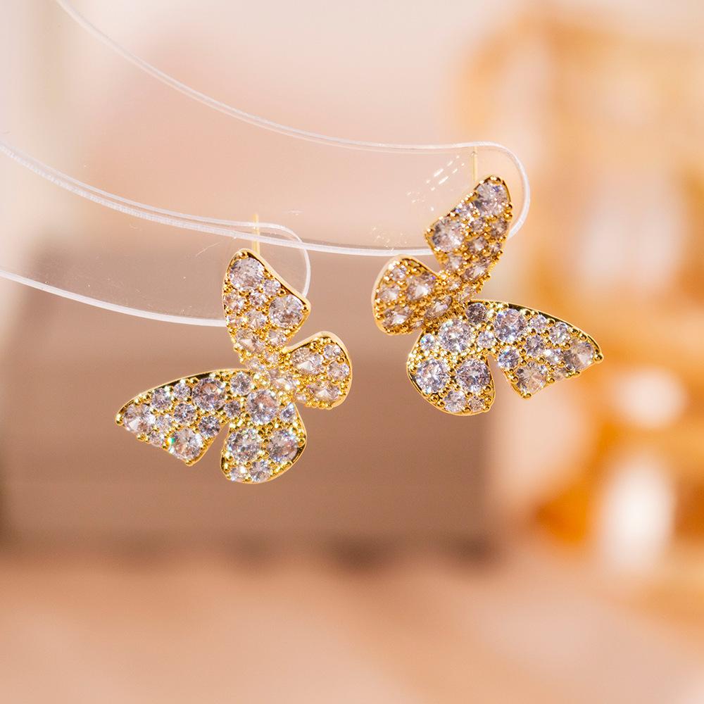 Simple Zircon Butterfly Earrings Light Luxury High-end Stud Earrings Temperament Fashionable Sweet Pearl Earrings Women