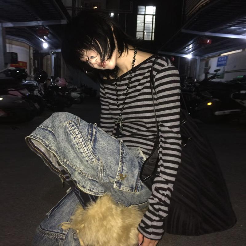 VAYLA Camiseta Japonesa Y2k para Mujer Manga Larga Hombros Descubiertos Rayada Crop Tops Estética Y2k Grunge 2000s Ropa de Calle Camisetas