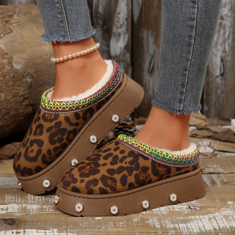 Fashion Leopard Thick Bottom Indoor Slippers For Women 2025 Winter Warm Thick Plush Home Slippers Comfort Platform Metal Rivet Slides