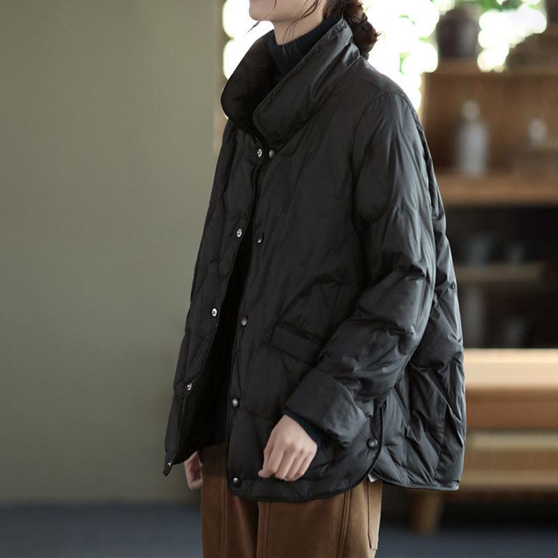 Lehká péřová bunda pro ženy v krátkém střihu Nová móda Volný a všestranný stojatý límec Bílá kachní péřová trendy kabát na teplý podzim a zimu