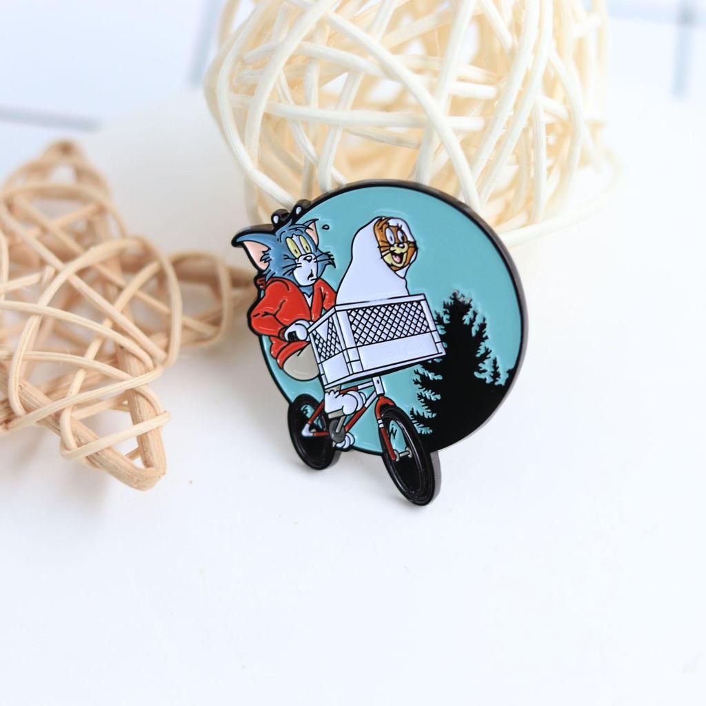 Skeleton Ghost Brooch: Cartoon Horror Style Badge for Bags and Clothes – Fun, Humorous Novelty Decoration
