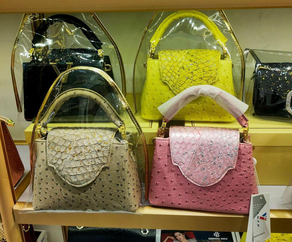 2025 Spring Fashion Women's Ostrich Pattern Crossbody and Shoulder Handbag