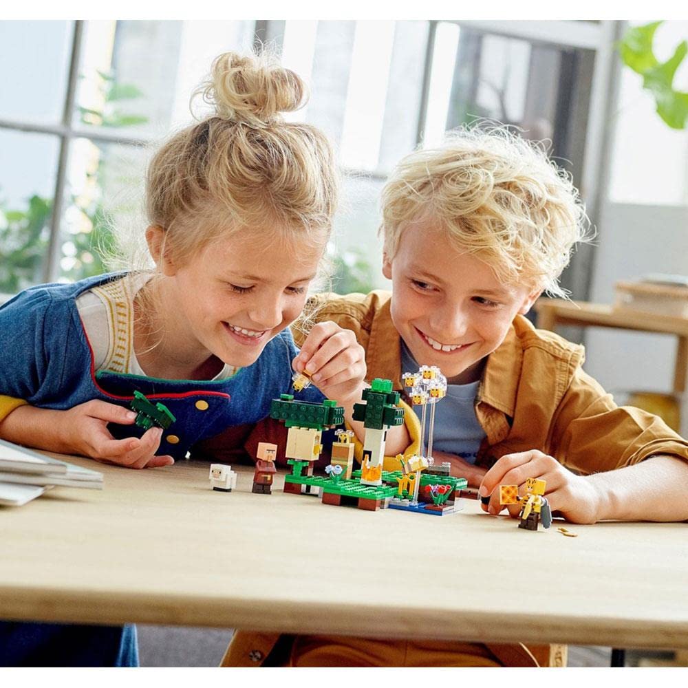 LEGO Minecraft Bee Farm 21165 Toy Blocks Video Game Animals Boys and Girls Ages 8 and Up