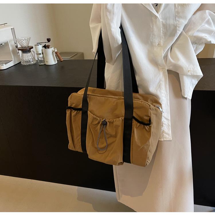 

Casual large-capacity nylon bag women s 2025 new versatile shoulder bag short trip tote bag 35*15*25 темно-коричневого