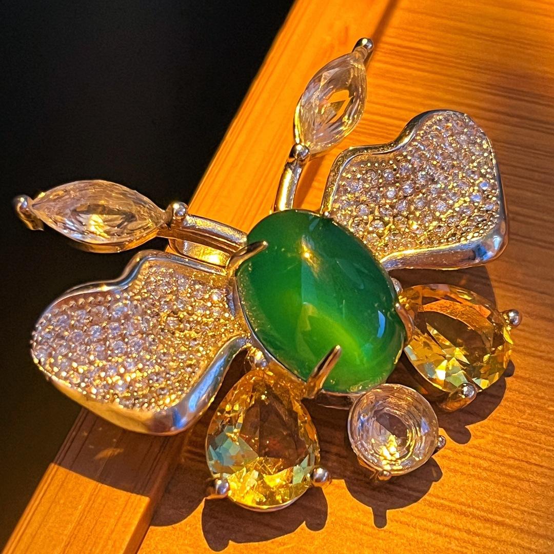 

Full Green Yang Green Natural Agate Green Chalcedony Brooch Female Opening Slightly Inlaid, Real Shot Fidelity