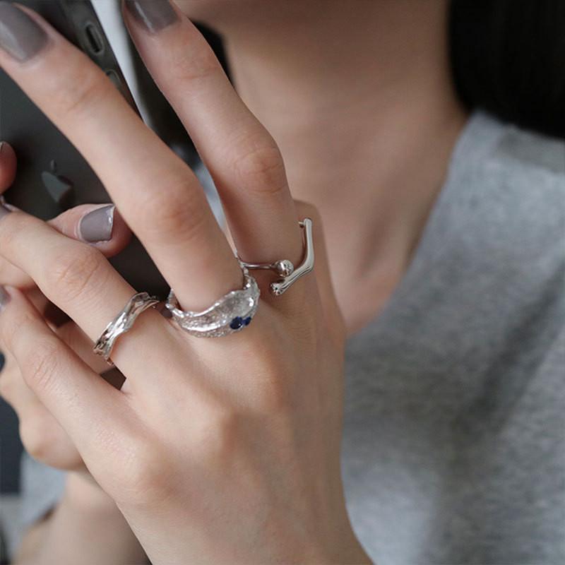 Stylish Minimalist Cold S925 Silver Ring With Unique Blue Sapphire Elements And Size Adjustable