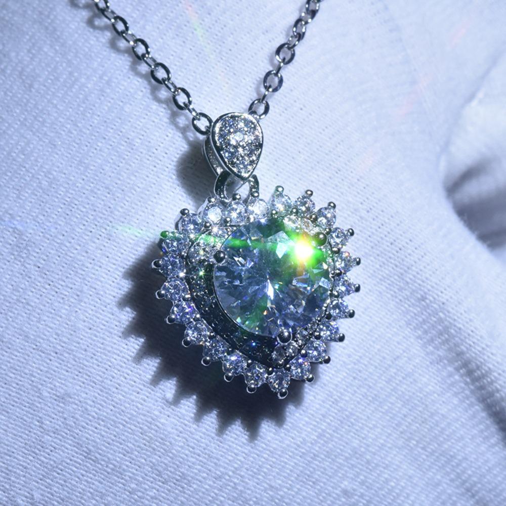 PT950 Plated Shining Moissanite Heart Pendant Necklace with Sparkling Diamonds