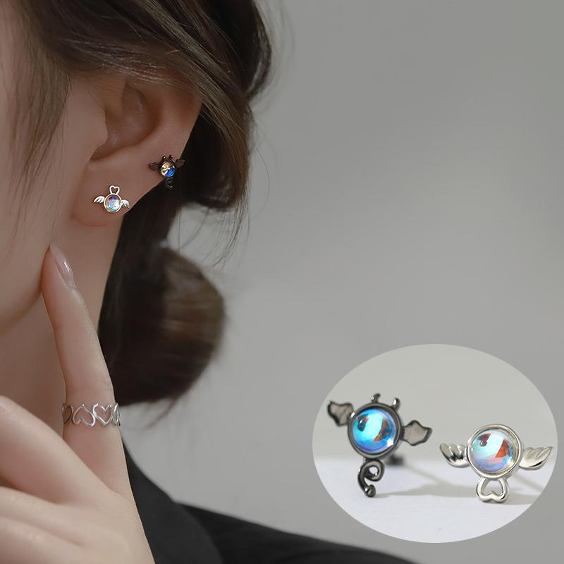 

Fashion Silver Color Angels and Demons Stud Earrings for Women Girls Simple Personality Metal Gradient Earrings Jewelry Gifts