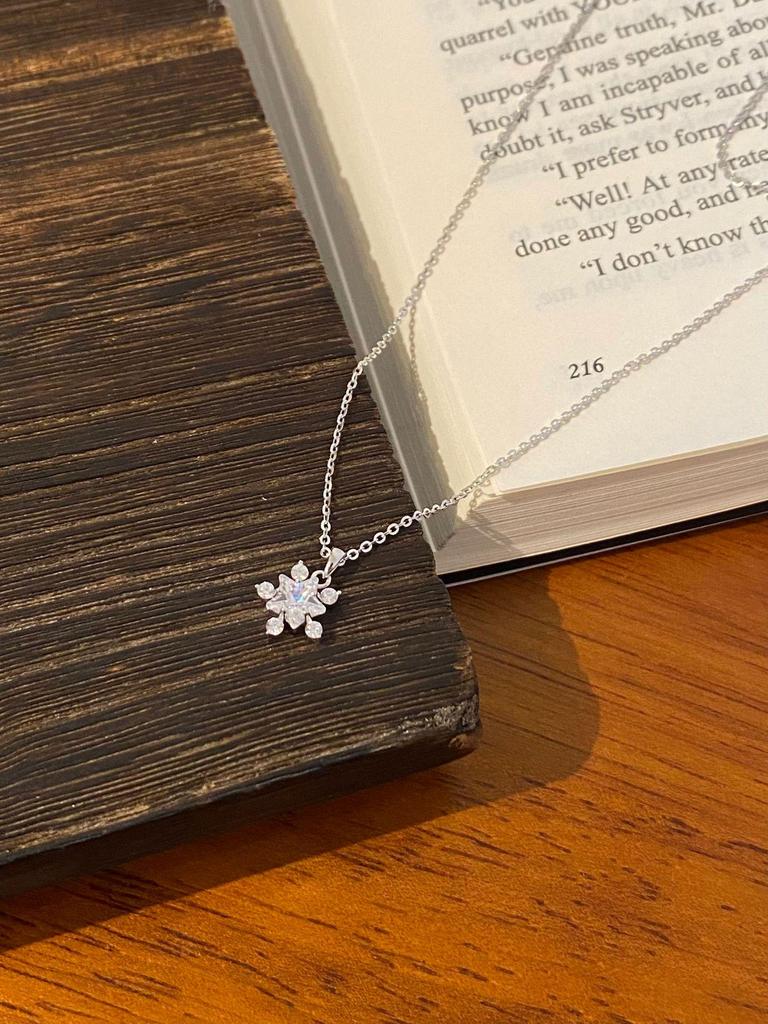 S925 Sterlingsilber Sternenlicht Schneeflocken Halskette: Damen Luxusdesign, Elegante Schlüsselbeinkette, Perfektes Geburtstagsgeschenk