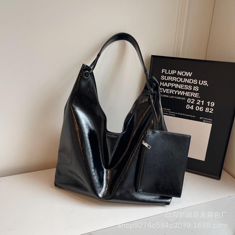 Korean version of large-capacity bag women's 2025 new fashion retro commuter tote bag retro class niche shoulder bag
