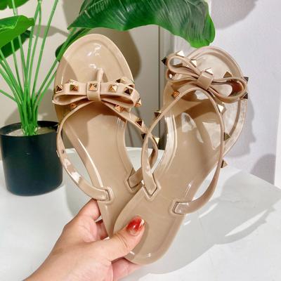 Sandales Tongs Rivetées pour Femmes Été Chaussures Jelly Femme Pantoufles à Semelle Plate Été Décontracté Tongs Rivetées Extérieur 36-42
