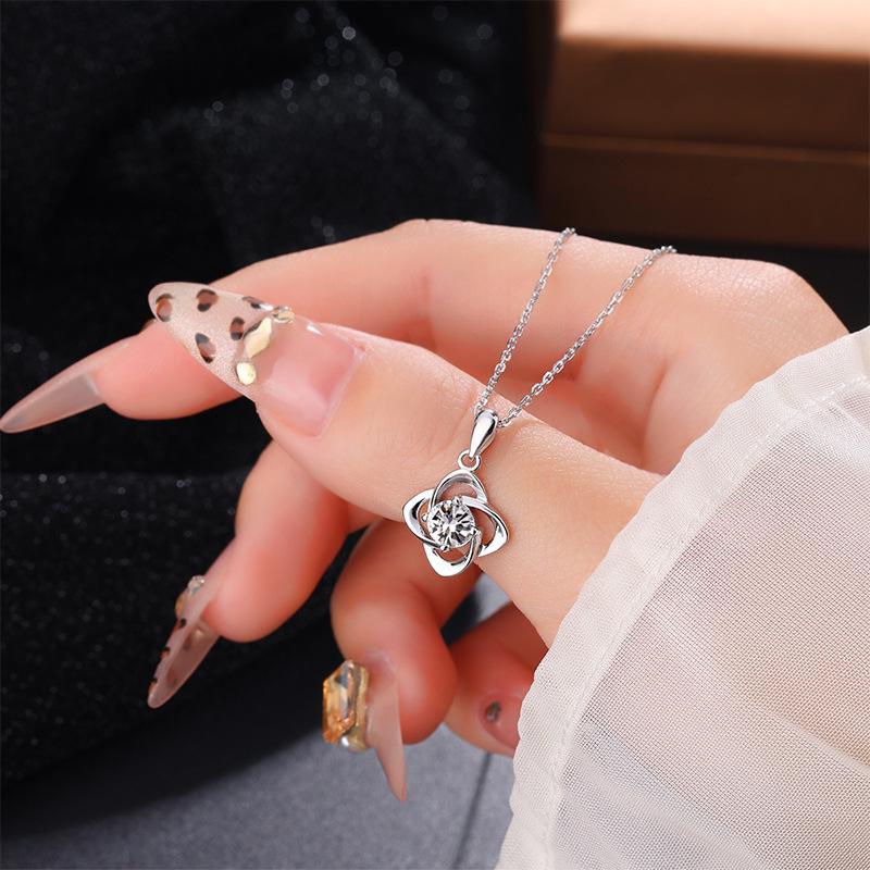 

Кулон-намисто у формі чотирилисника з муасанітом 1 карат, Срібло 925 проби, Жіночий корейський модний чокер. 925 Sterling Silver