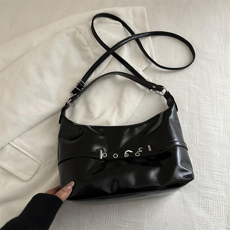

Retro high-end underarm bag women s new simple commuter tote bag versatile shoulder messenger bag
