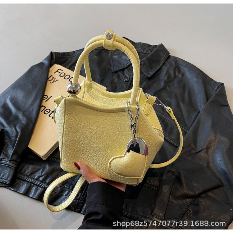 

Summer Popular Small Bag Women s 2025 New Fashion Versatile Chain Crossbody Bag High-end Handbag жёлтый