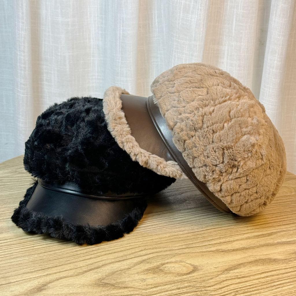 New Octagonal Hat for Women In Autumn and Winter Fashionable and Warm Face Showing Small Plush Duck Cap