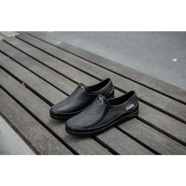 

Men Winter Outdoor Sports Boots Leather Rain Shoes Top Thick Sole High Anti Slip Water Mountaineering Plush Warm Work Safety 36