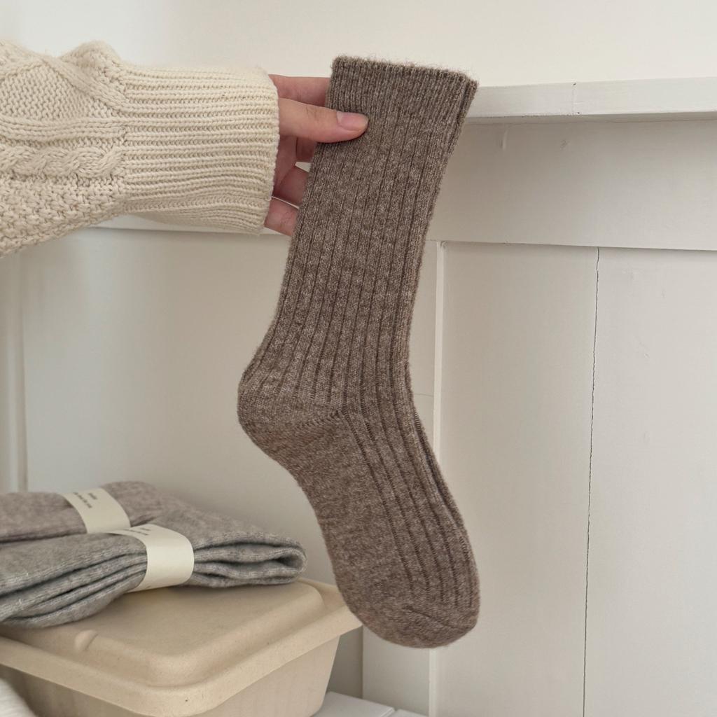 Solid-colored Versatile Wool Socks for Winter Warmth, Knitted Mid-calf Socks, Gentle Milk Tea Thickened Socks