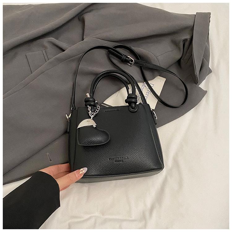 Simple and Versatile Fashion Portable Vegetable Basket Bag Women's 2025 Spring and Summer New Simple and Advanced Shoulder Messenger Bag