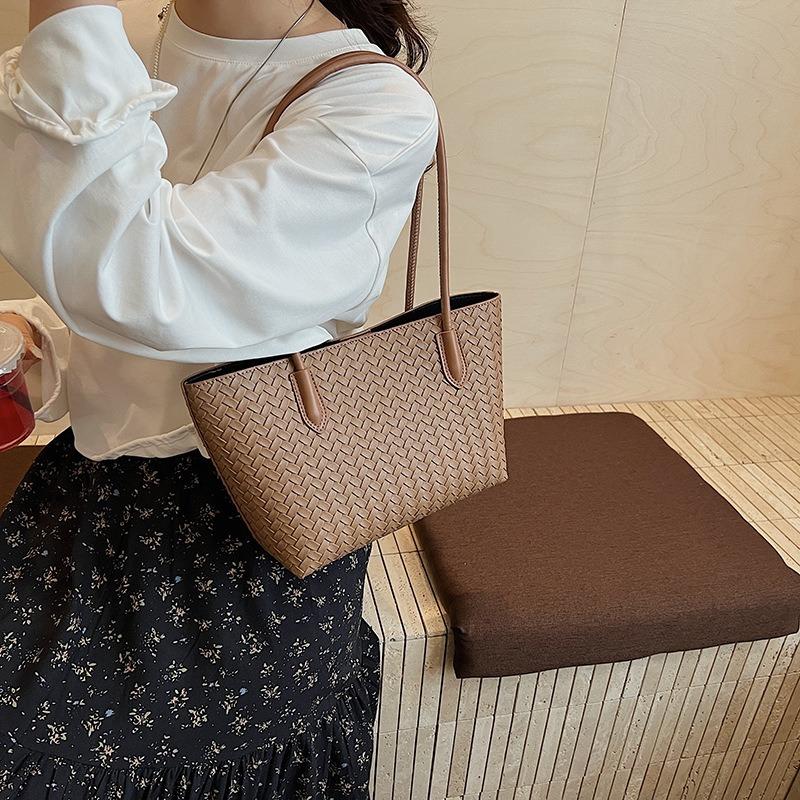 Summer New Tote Bag Women's Large-capacity Commuter Bag Casual Shoulder Woven Bag Underarm Bag
