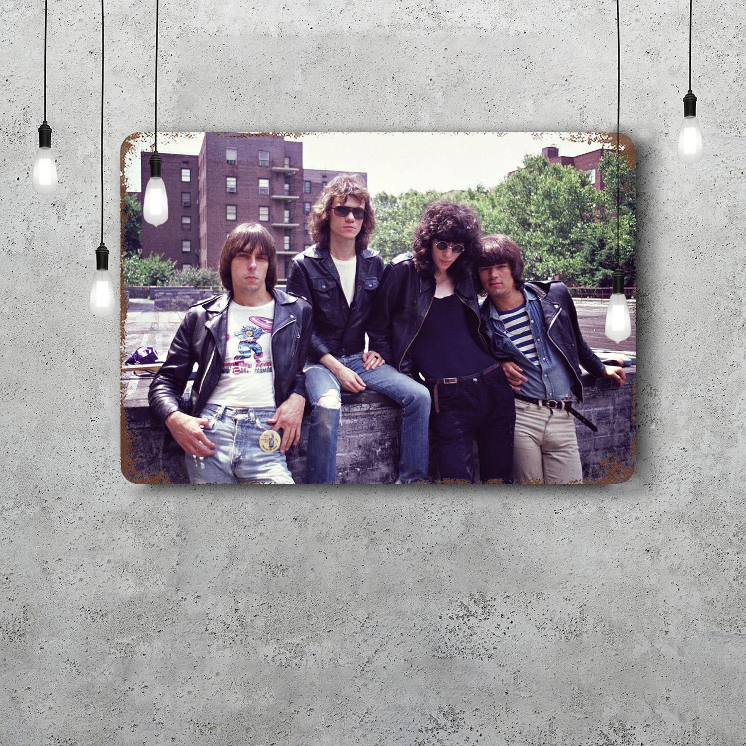 

MC5 Vintage Metal Tin Signs Posters Decor Retro Metal Plaque Wall Art Decor for Garage Bar 20x30cm（7.8x11.8inch）