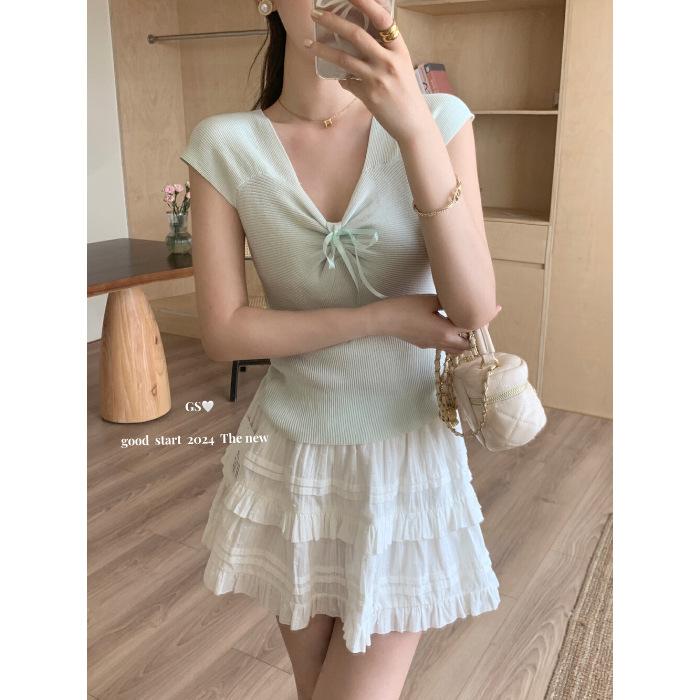 Summer gentle wind V-neck lace-up bow sleeveless top women's new sweet and hot girl versatile niche T-shirt tide