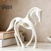 Künstlerische Pferdefigur 3D-gedruckte abstrakte Statue, minimalistisch hohl weiß für Formdekor Schreibtischdekoration, Tierverzierung Zuhause Wohnzimmer