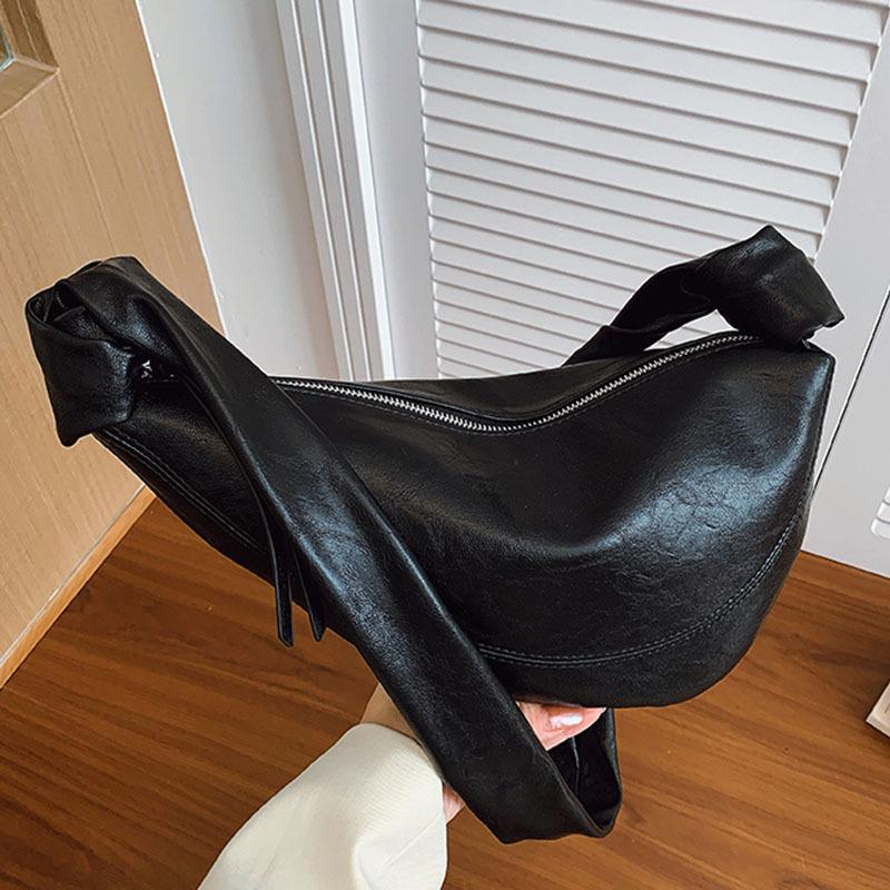 Niche design bag women's large capacity autumn and winter retro shoulder messenger bag commuter dumpling bag