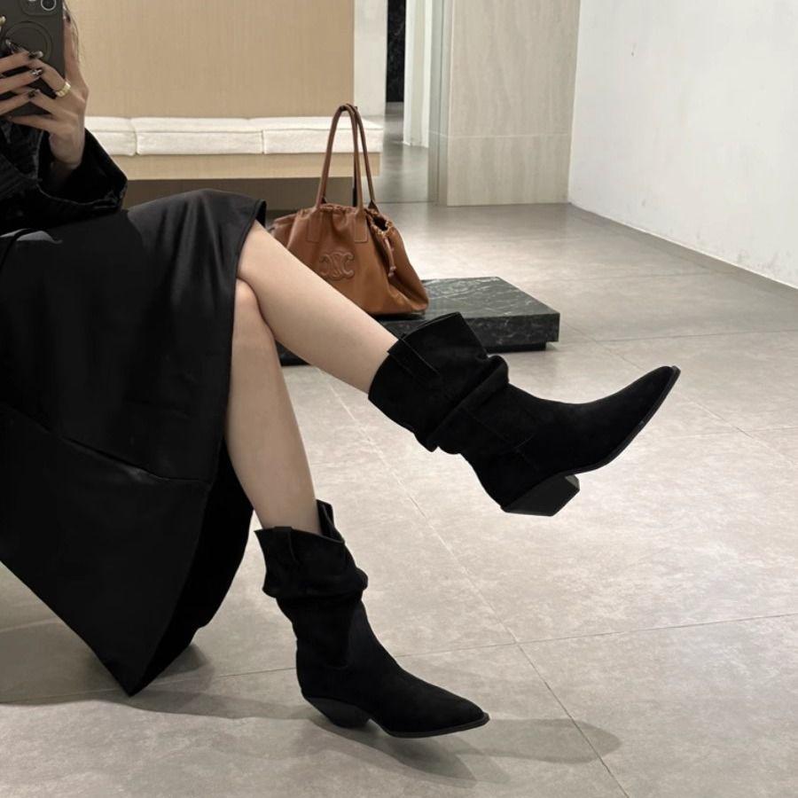 

Women s 2025 Retro Cowboy Boots: Pointed Toe, Chunky Heel, Ruched Slouch, Short Shaft, Riding Style. 39