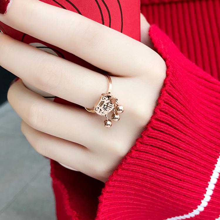 

Korean Style Rose Gold Fu Character Titanium Steel Retro Ring for Women Size 7 рожевий колір золота