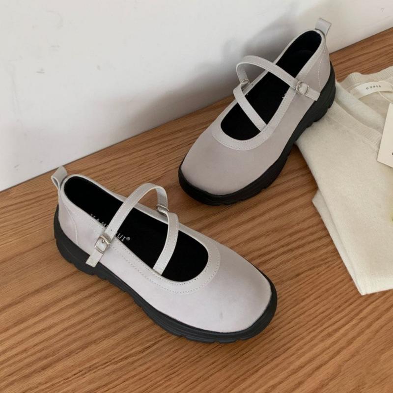 

Casual versatile thick-soled shallow-mouth single shoes women s 2025 autumn new round head fashion one-word buckle strap medium heel Mary Jane shoes 40