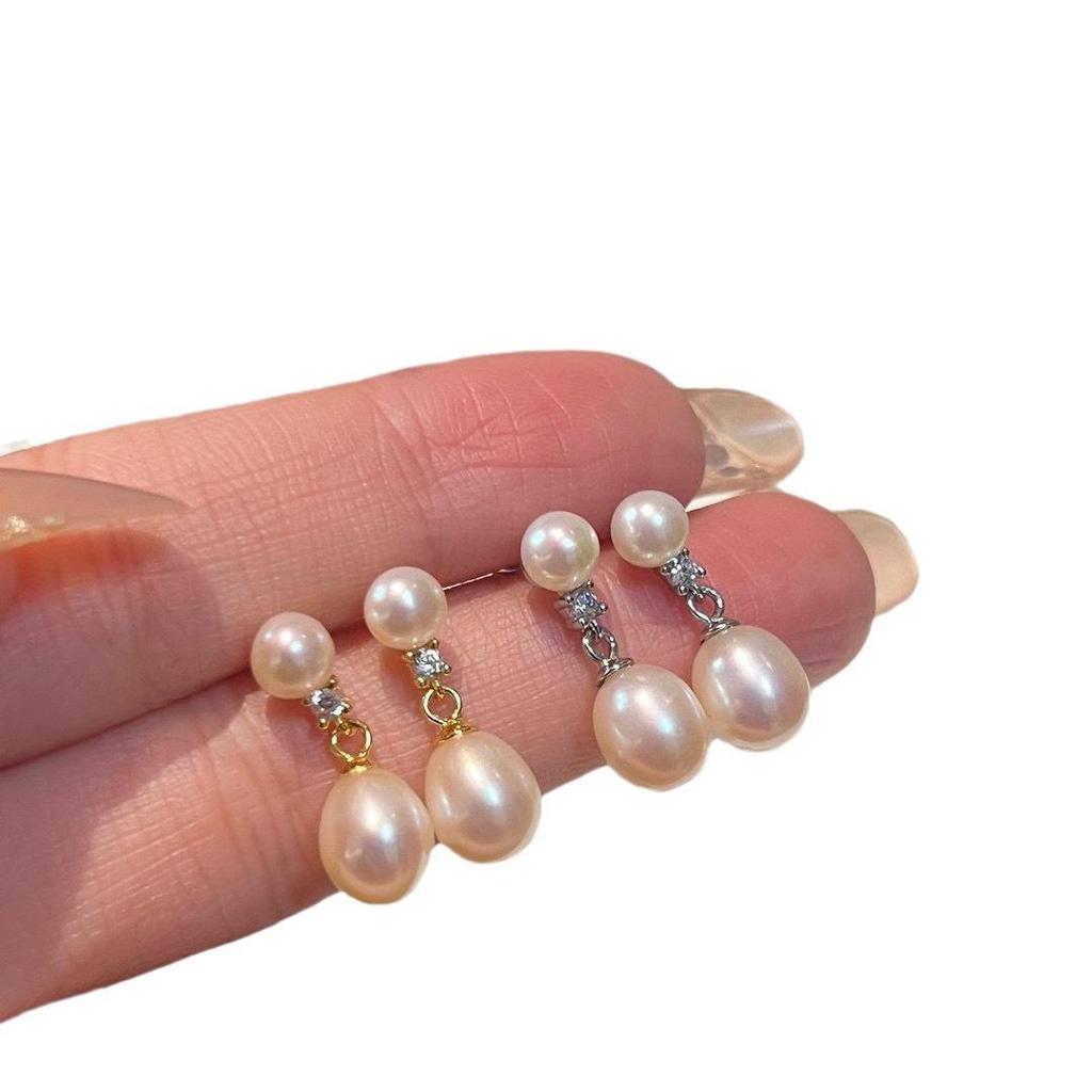 Elegante französische Natur-Süßwasserperlen-Ohrstecker in S925 Silber