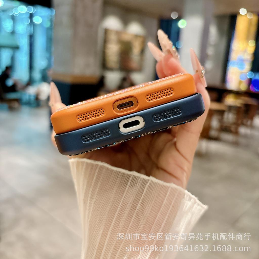 The New Rhinestone Magnetic Protective Case Is Suitable for iPhone17Promax Light Luxury Second Change 17 European and American Apple Mobile Phone Case