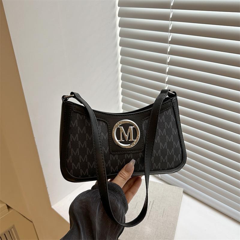 

New Alphabet Premium Retro Women s Trend Versatile One Shoulder Oblique Span Bag Women s Bag Personalized чорний