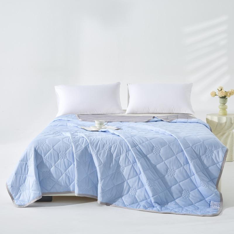 Class A Cool Silk Summer Quilt - Super Soft, Machine Washable Air Conditioning Blanket
