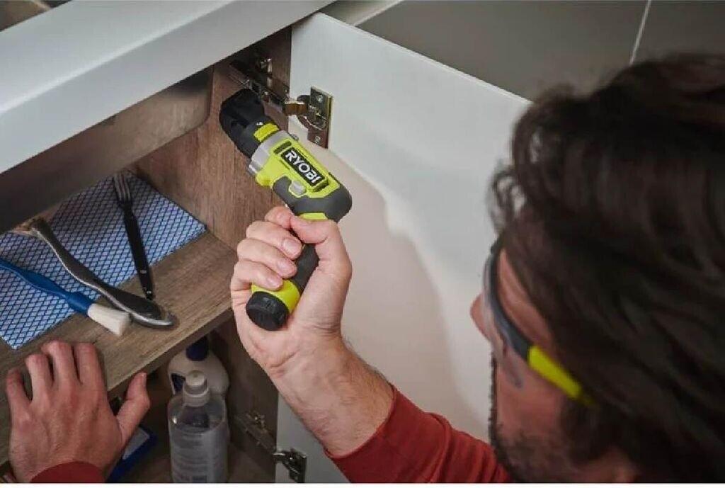 Mini Screwdriver Ryobi ERGO RSD4-120TRSD4-120TA2 (1x 4V 2.0 Ah + 2 Attachments)