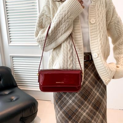 Eine einfache und elegante kleine Tasche, sauber, modische lässige Mini-Square-Tasche aus Lackleder, geeignet für junge Frauen