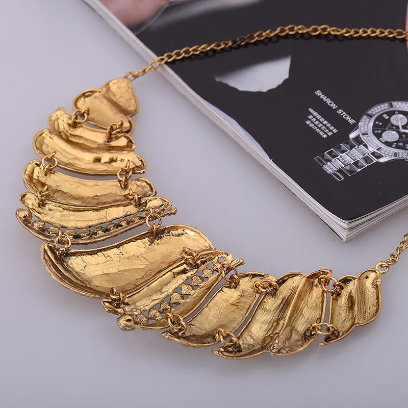 Fashionable European Style Alloy Necklace With Floral Design For Gift And Travel Souvenirs
