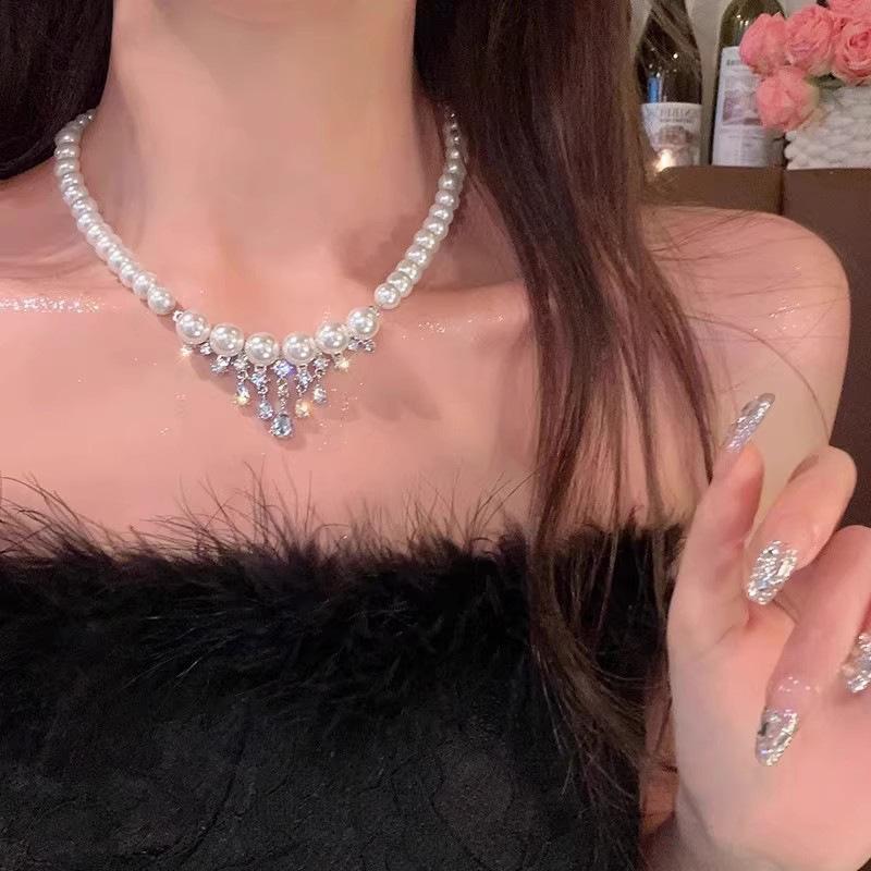 Light luxury elegant pearl water drop fringed rhinestone collarbone chain fashion temperament celebrity high sense necklace new trend