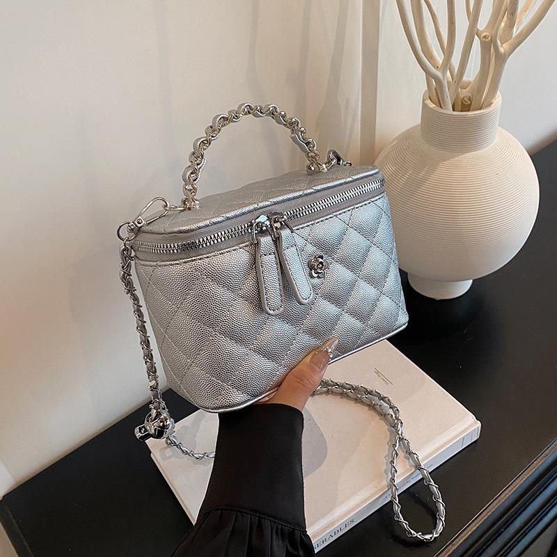 Trendy Women's Diamond Pattern Crossbody Bag - High-Quality Embroidery, Chain Shoulder Strap, Small Square Design