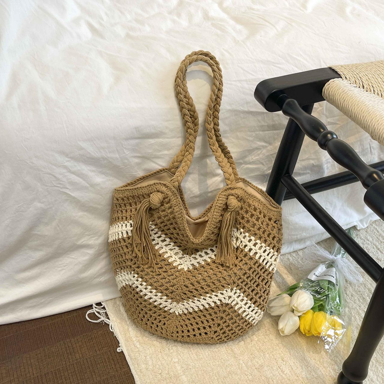 

Fashi Woven Shoulder Bag Women Summer Fashiable and Versatile Beach Bag Large Capacity Colorful Casual and Simple Straw Bag